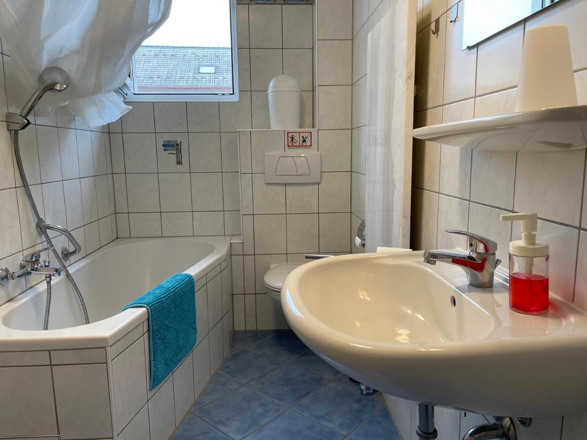 Altstadt Naehe 7 Min Fussweg Ueber Alte Maibruecke Zu Pension Mit Balkon & Garten, Ideal For Long Stay, Relocation Ochsenfurt Ngoại thất bức ảnh